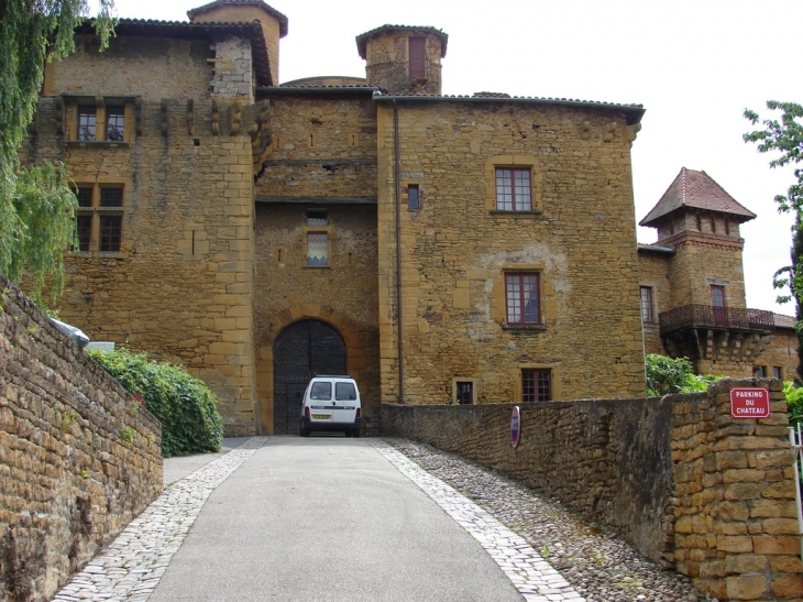 L'entrée du Château - Chessy