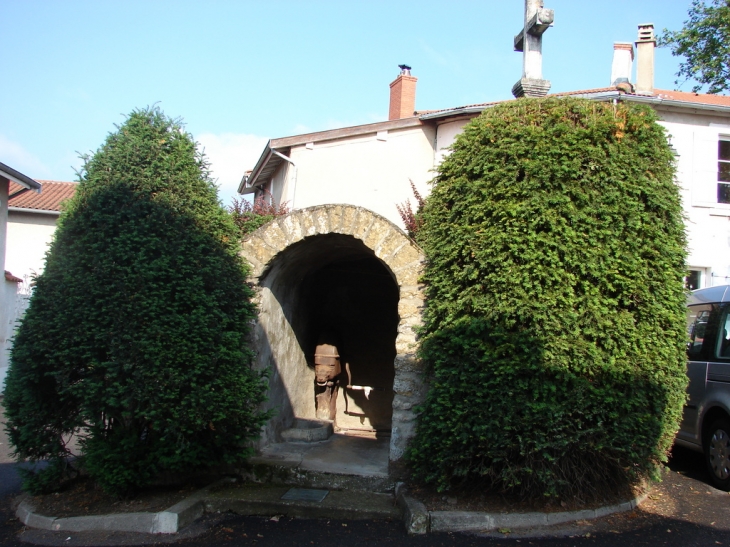 La Fontaine du vieux bourg - La Tour-de-Salvagny