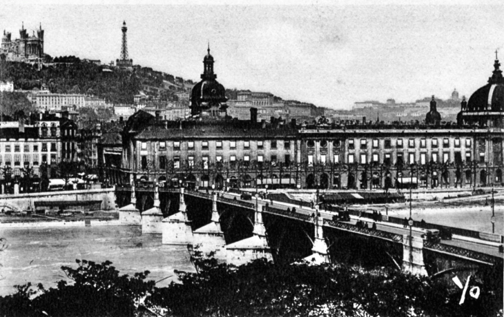 Le Pont de la Guillotière, vers 1930 (carte postale ancienne). - Lyon