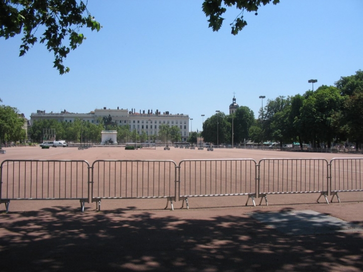 Lyon  - Place Bellecour  après midi