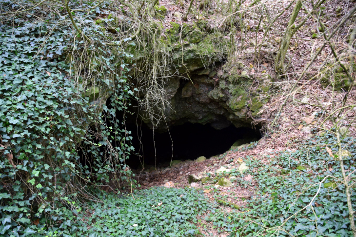Grotte des Sarrazins - Morancé