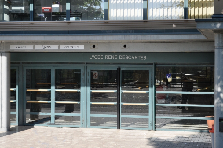 Le lycée René Descartes - Saint-Genis-Laval