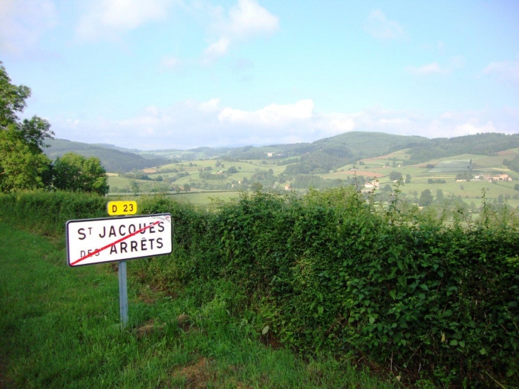 Saint-Jacques-des-Arrêts (69860) paysage à la sortie ouest du village