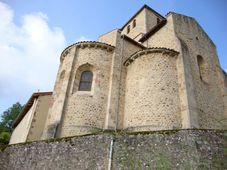 Saint-Mamert (69860) l'église sur sa hauteur