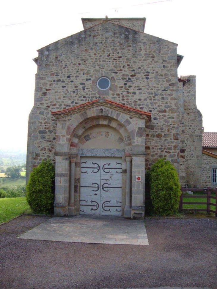 Saint-Mamert (69860) façade de l'église 