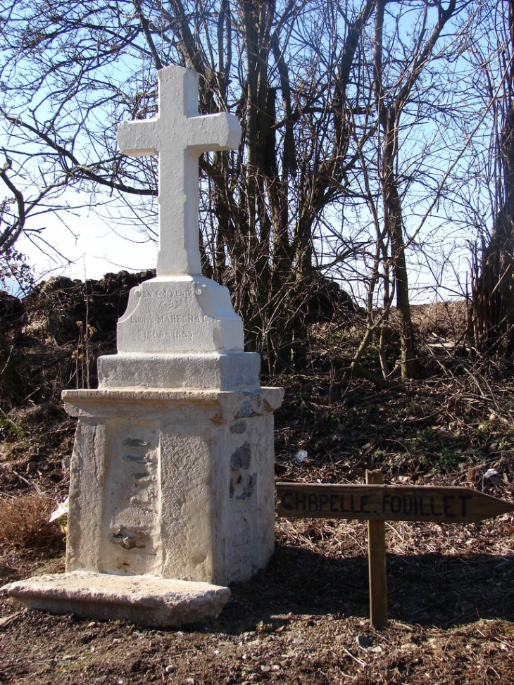 La Croix près de la Chapelle Notre-Dame-de-Fenouillet - Sourcieux-les-Mines