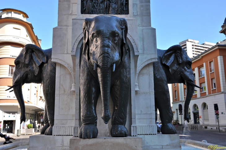 Fontaine des éléphants ( Les 4 sans cul ) - Rénovation 2015 - Chambéry
