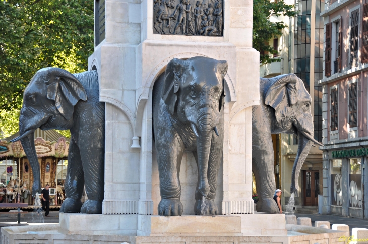 Fontaine des éléphants ( Les 4 sans cul ) - Rénovation 2015 - Chambéry