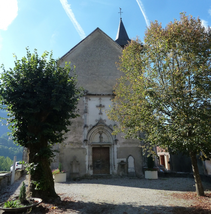 Saint Jean Pied Gauthier: l'entrée de l'église - Coise-Saint-Jean-Pied-Gauthier