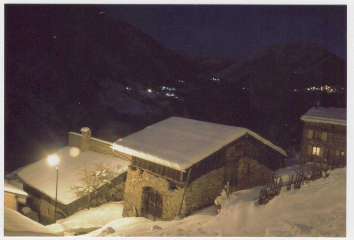 Village  de nuit en hiver - Fontaine-le-Puits