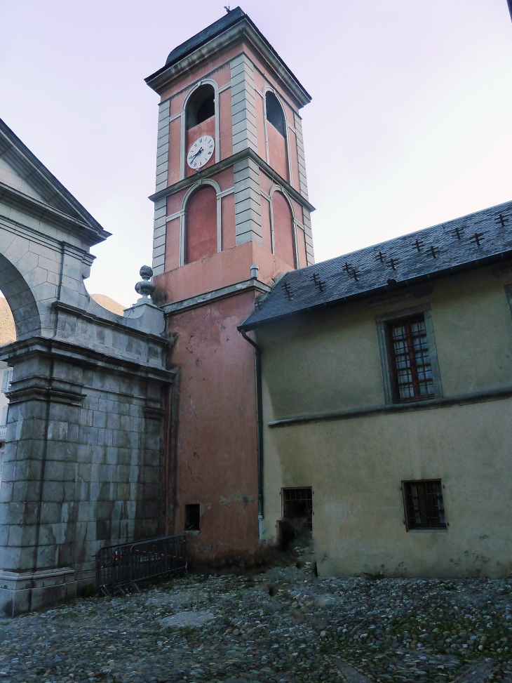 Le clocher de la cathédrale - Moûtiers