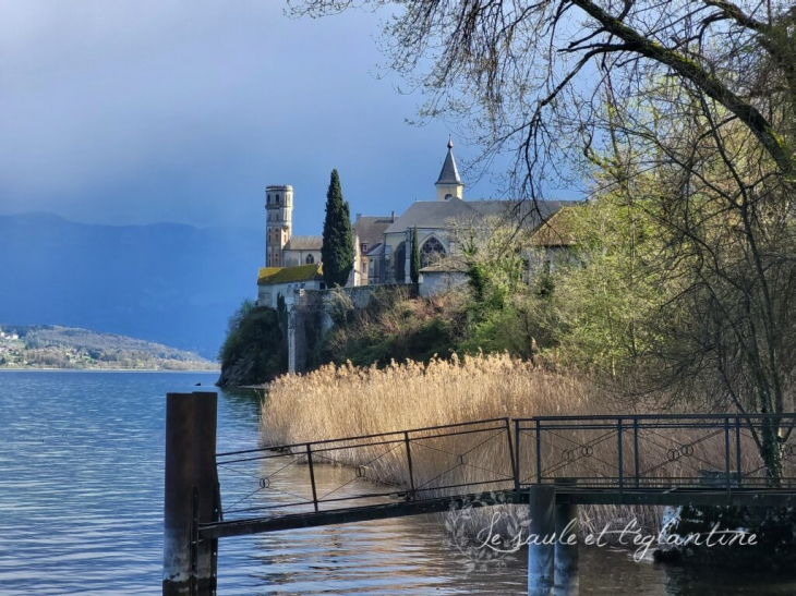 Abbaye d'Hautecombe sentinelle du lac du Bourget (saule-eglantine.fr) - Saint-Pierre-de-Curtille