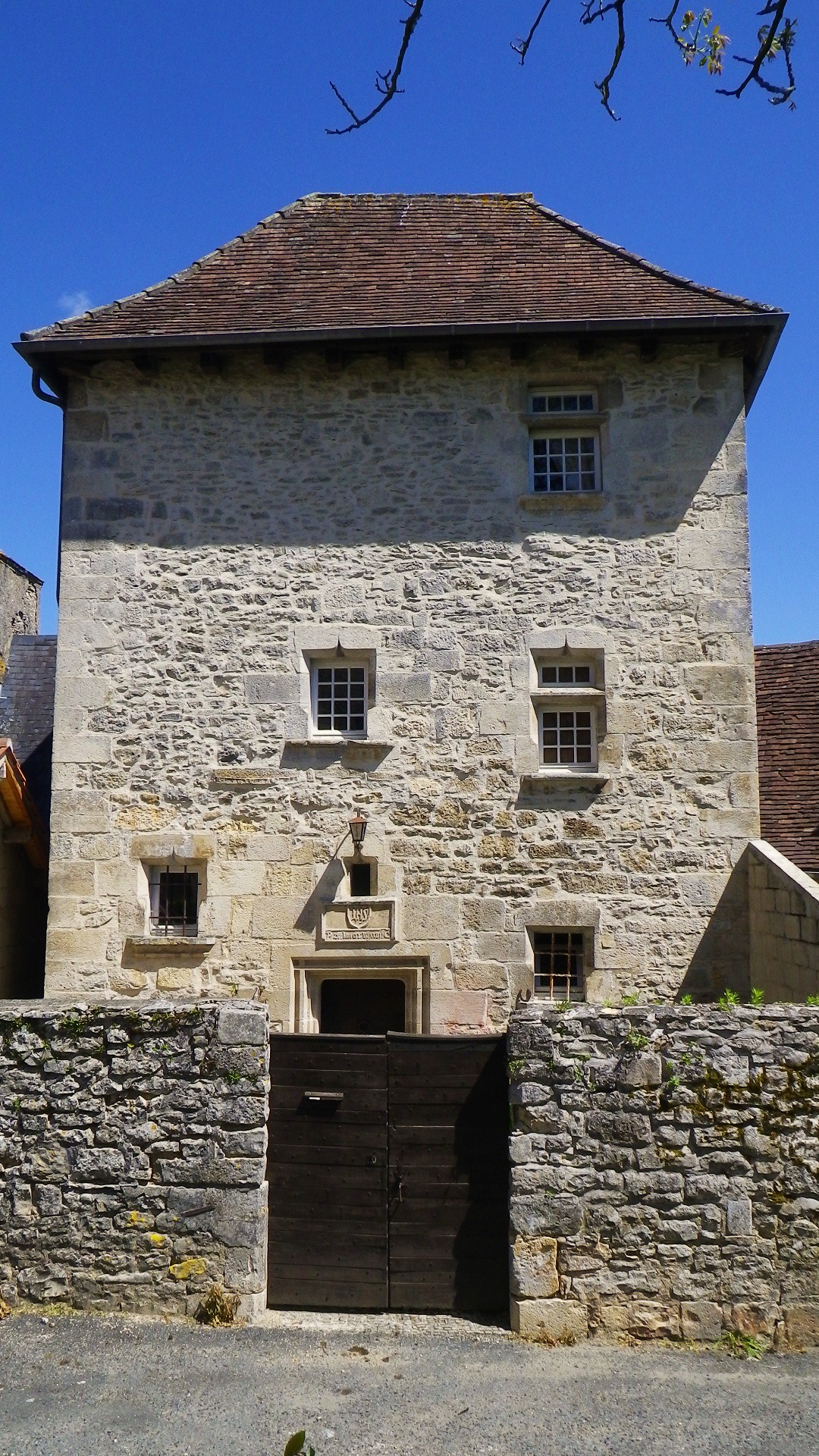 Photo à Ajat (24210) Le Château. Ajat, 229347