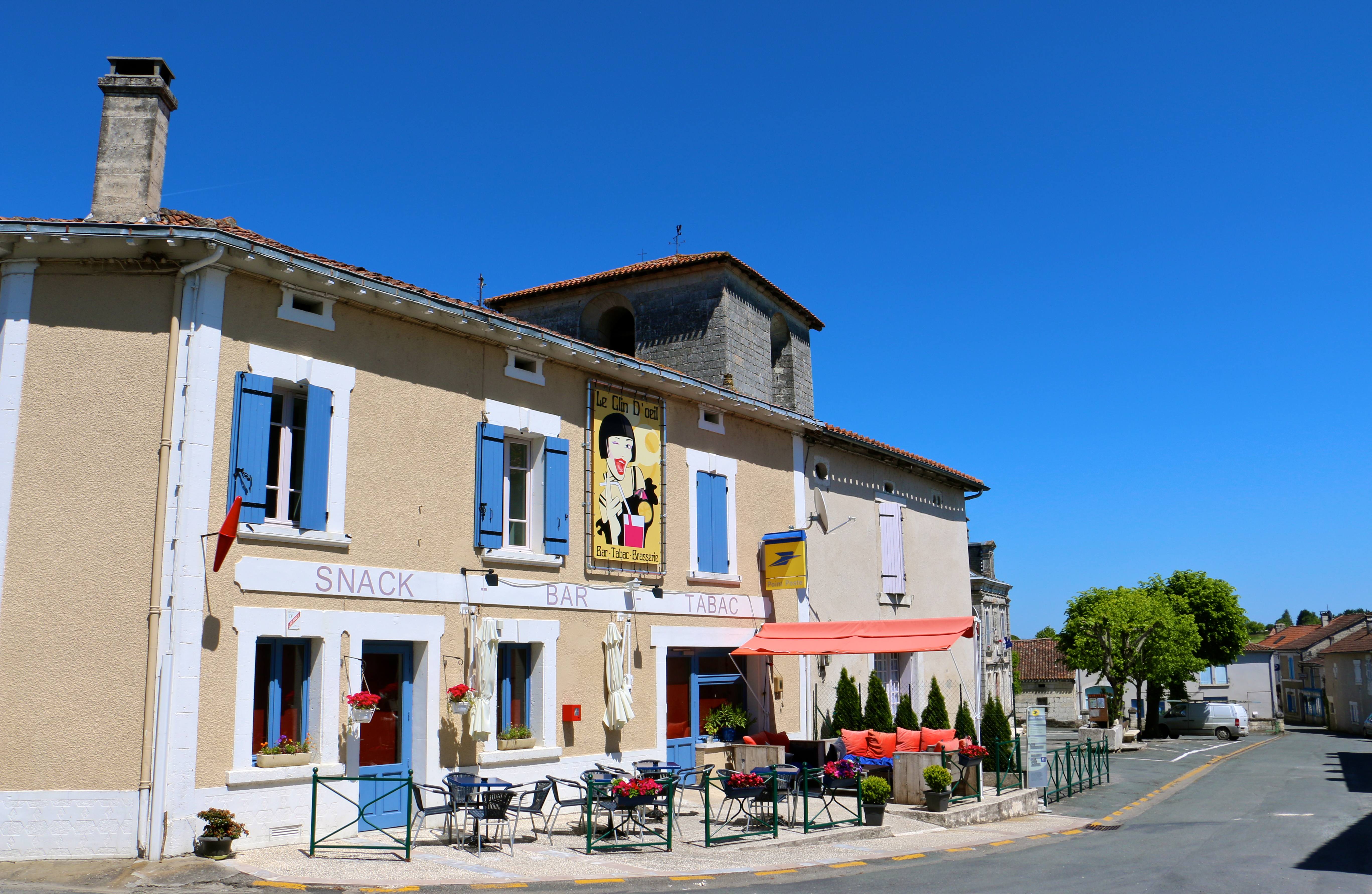 Photo à Cherval (24320) Le Commerce du Village. Cherval, 235589