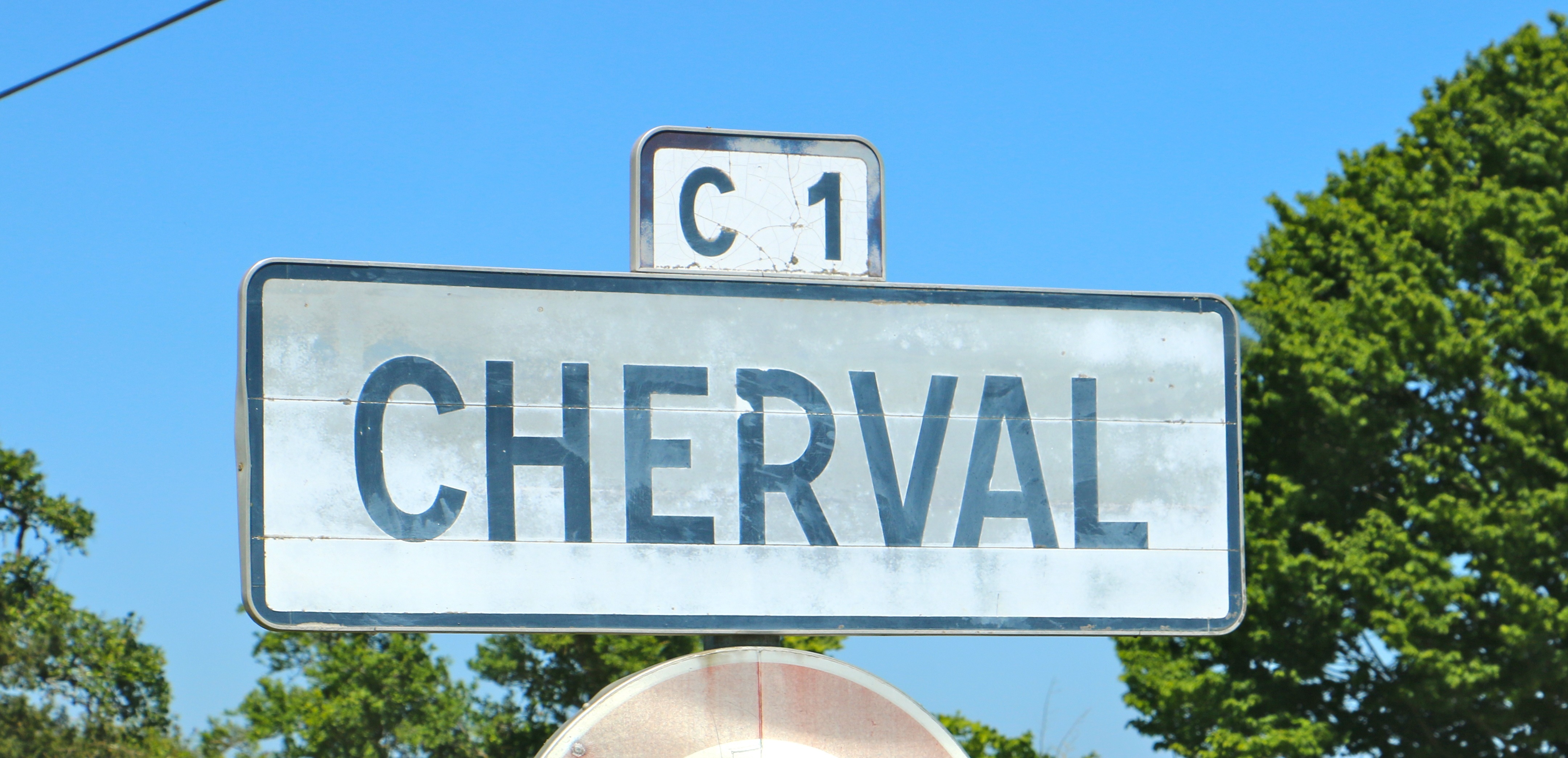 Photo à Cherval (24320) Autrefois L'église Saint Martin était avec