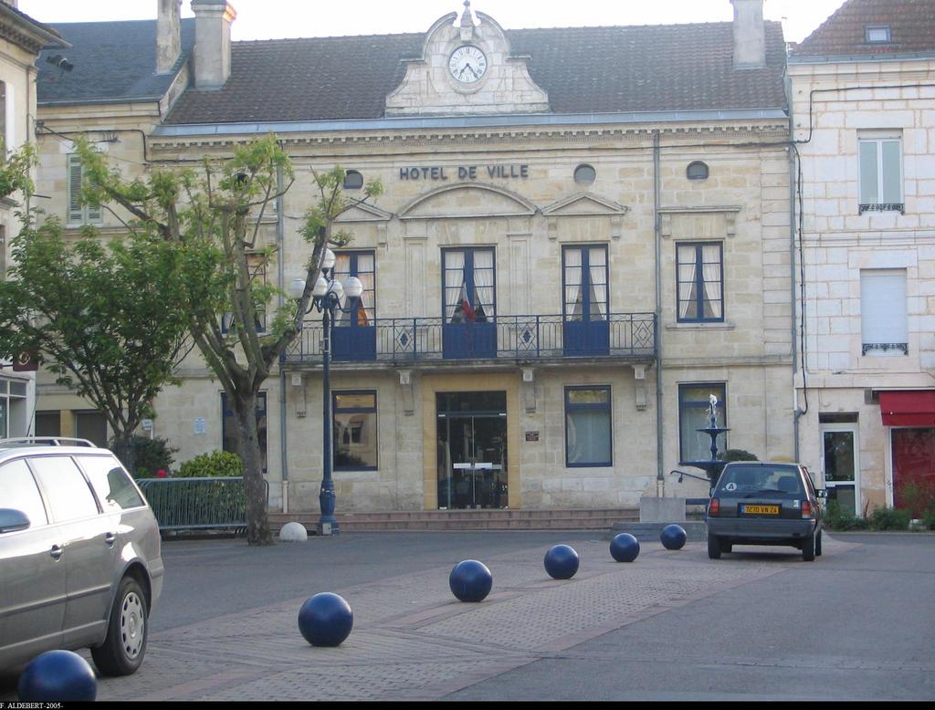 Photo à MontponMénestérol (24700) Mairie de Montpon Montpon