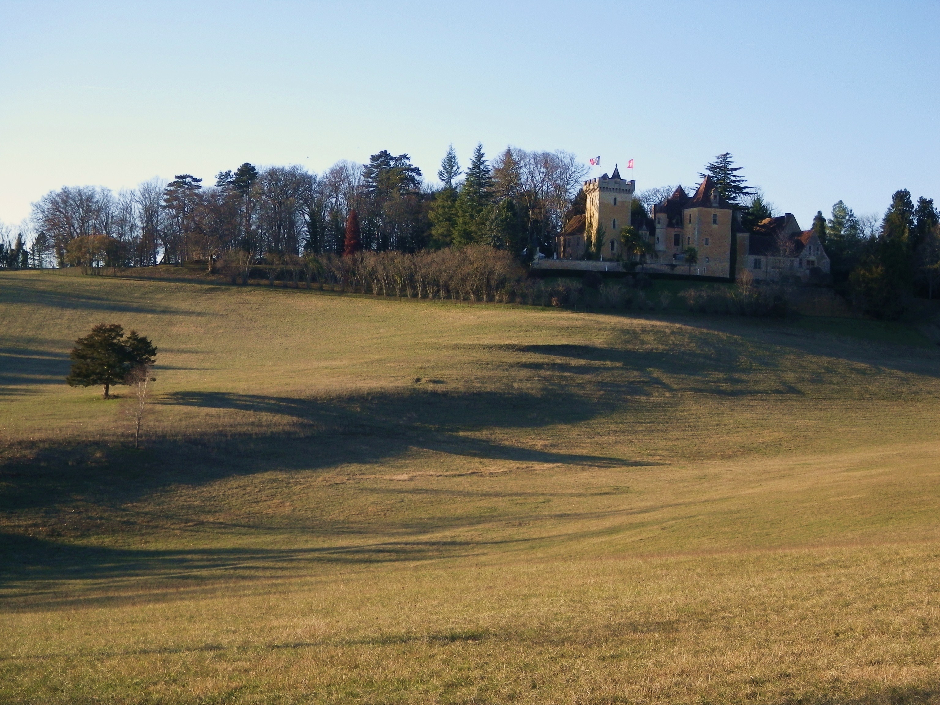 Photo à SaintChamassy (24260) Le château de Labatut. Saint