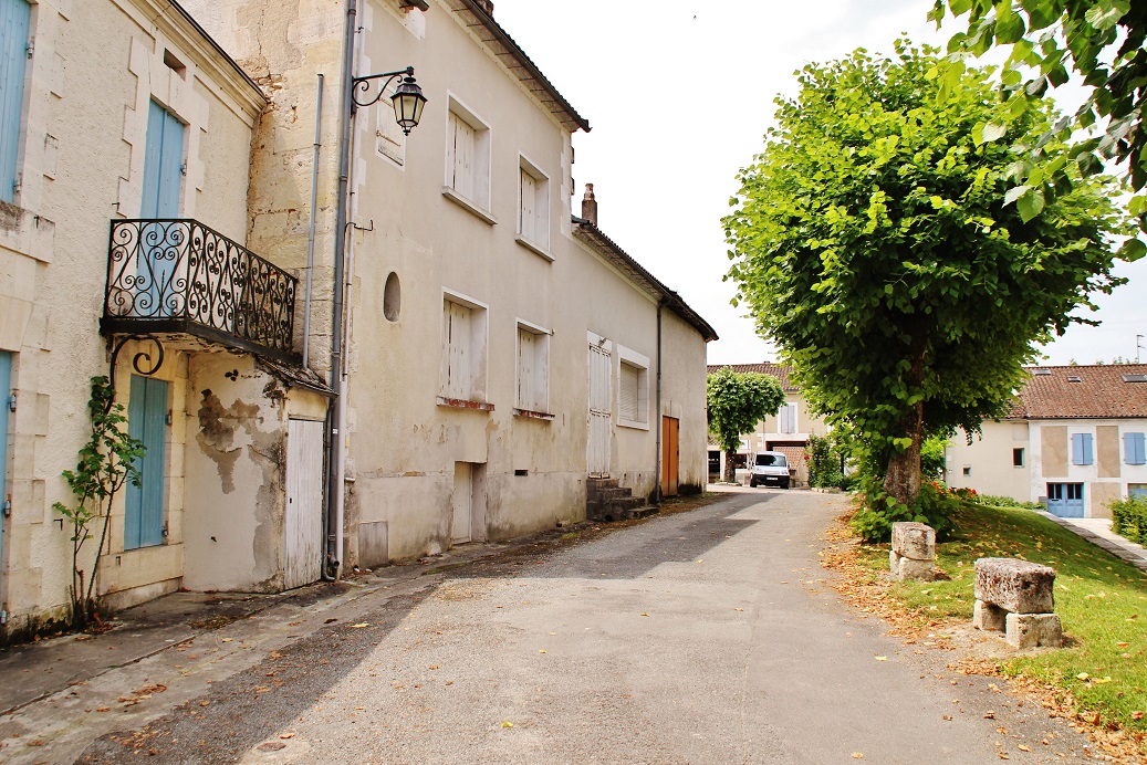 Photo à SaintMéarddeDrône (24600) La Commune SaintMéardde