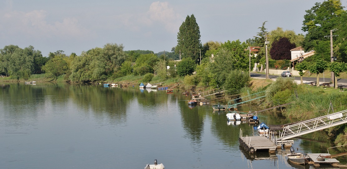 Photo à Branne (33420) La Dordogne Branne, 245260