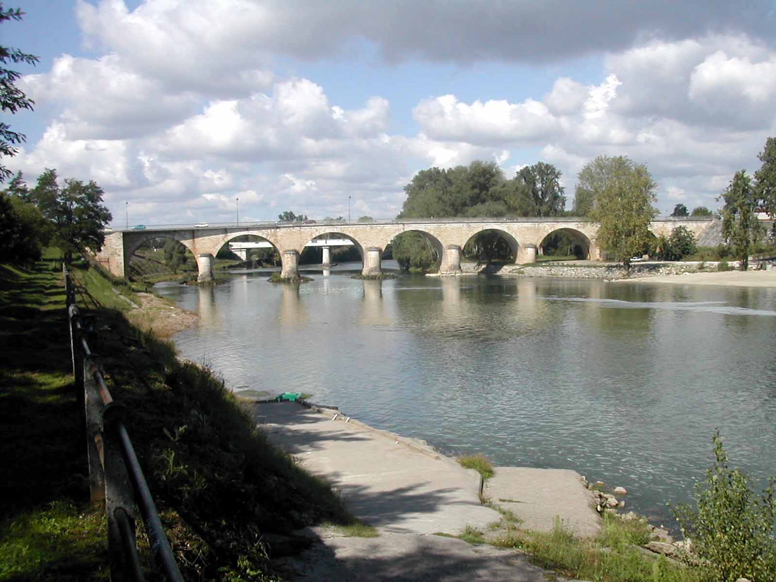 Photo à Aiguillon (47190) : Le Pont Napoléon - Aiguillon, 2695 Communes.com