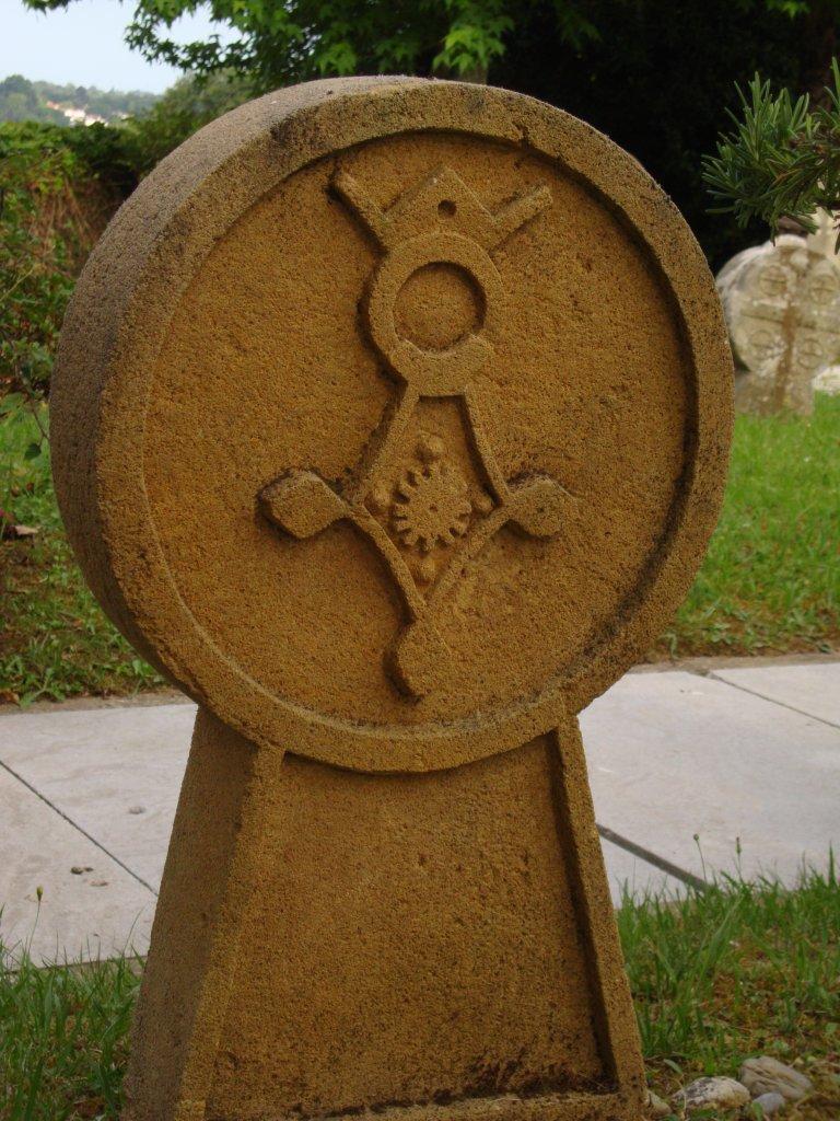 Photo à Jatxou (64480) Jatxou, stèle basque, 100315