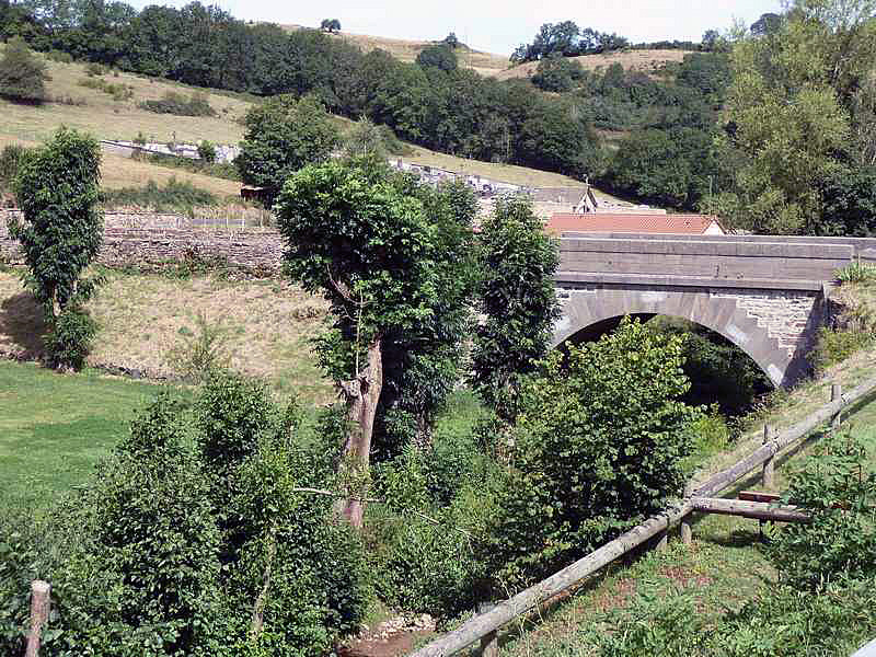 Photo à SaintPoncy (15500) Le pont SaintPoncy, 306536