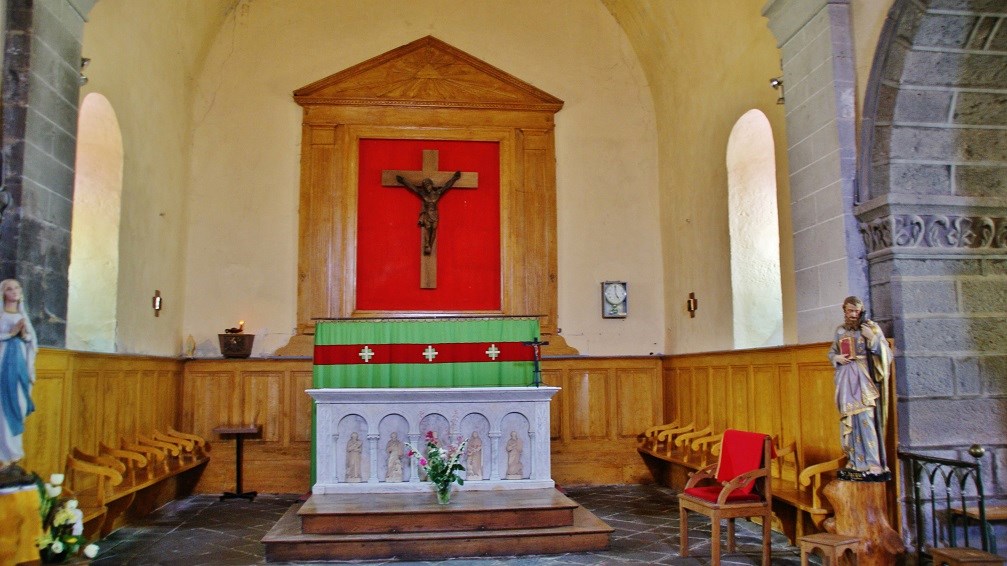 Photo à SaintJacquesd'Ambur (63230) église SaintJacques Saint