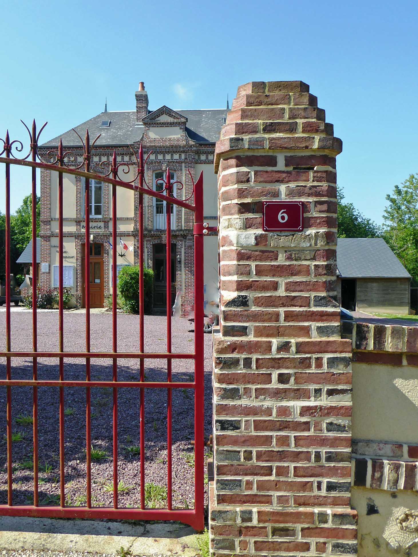 Photo à Les (61270) La mairie Les 440467