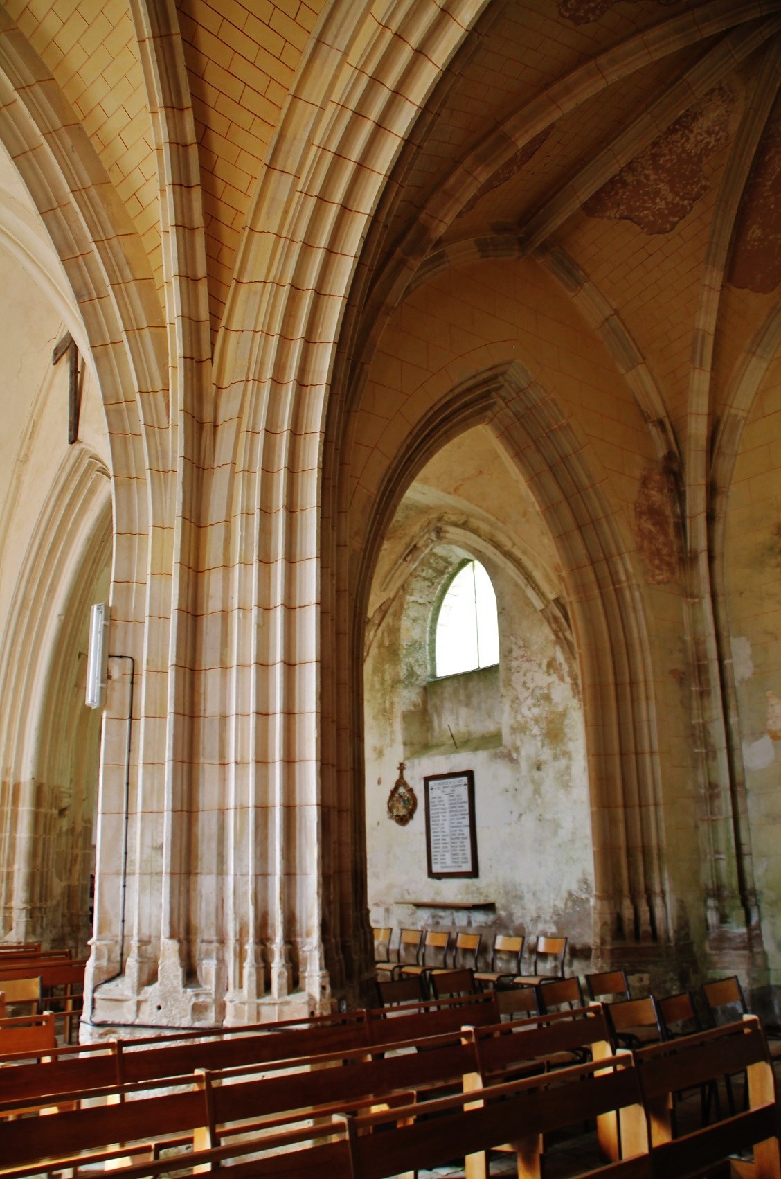 Photo à SaintLoup (58200) +église SaintLoup, 268041