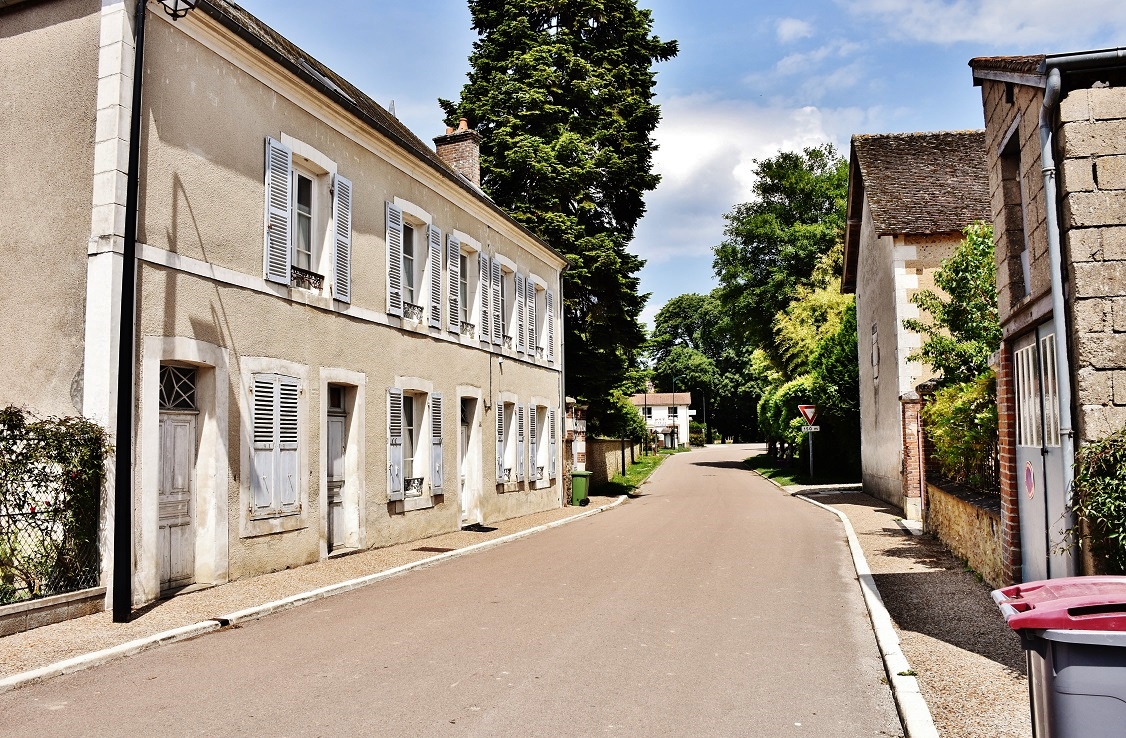 Photo à SaintPrivé (89220) La Commune SaintPrivé, 385920