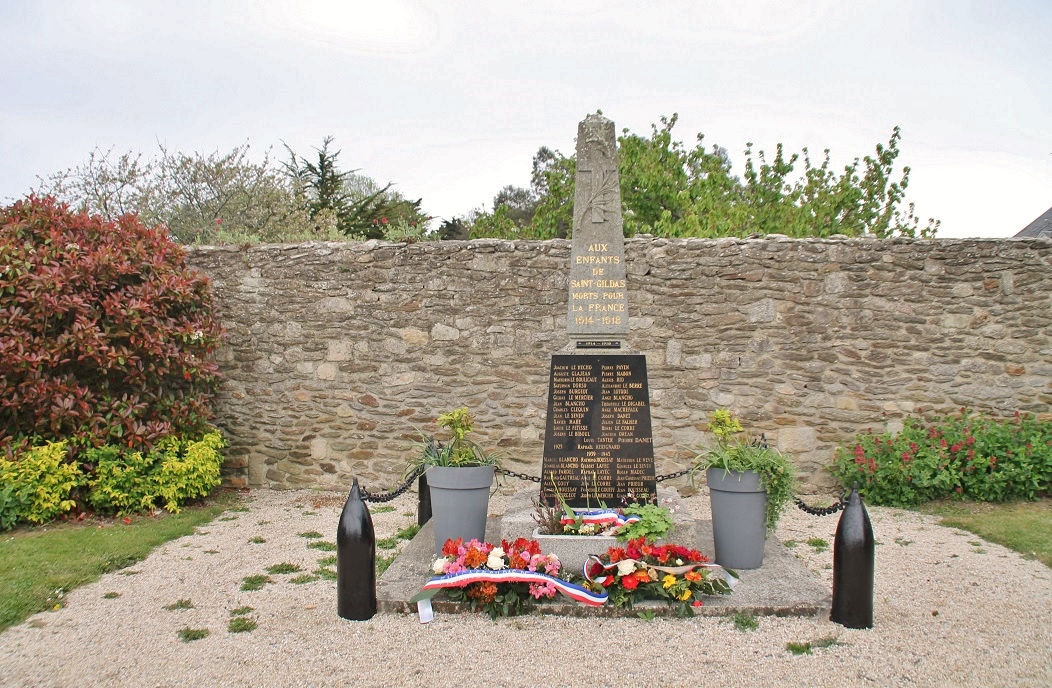 Photo à Saint-Gildas-de-Rhuys (56730) : Monument-aux-Morts - Saint