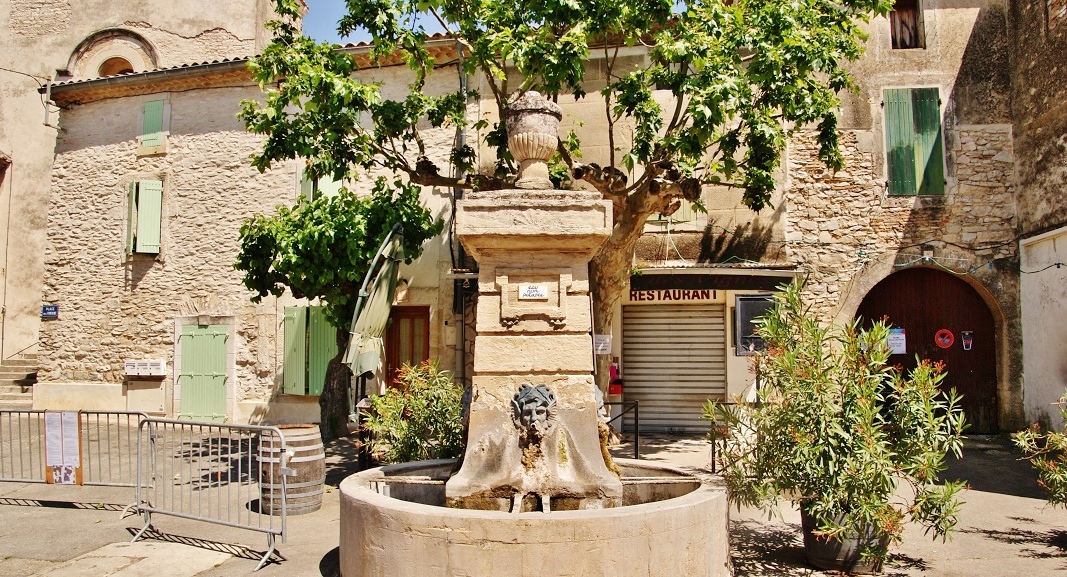 Photo à Lirac (30126) Fontaine Lirac, 415885