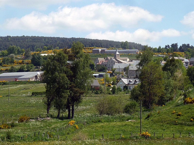 Photo à Noalhac (48310) Vue sur le village de Bécus Noalhac, 315790