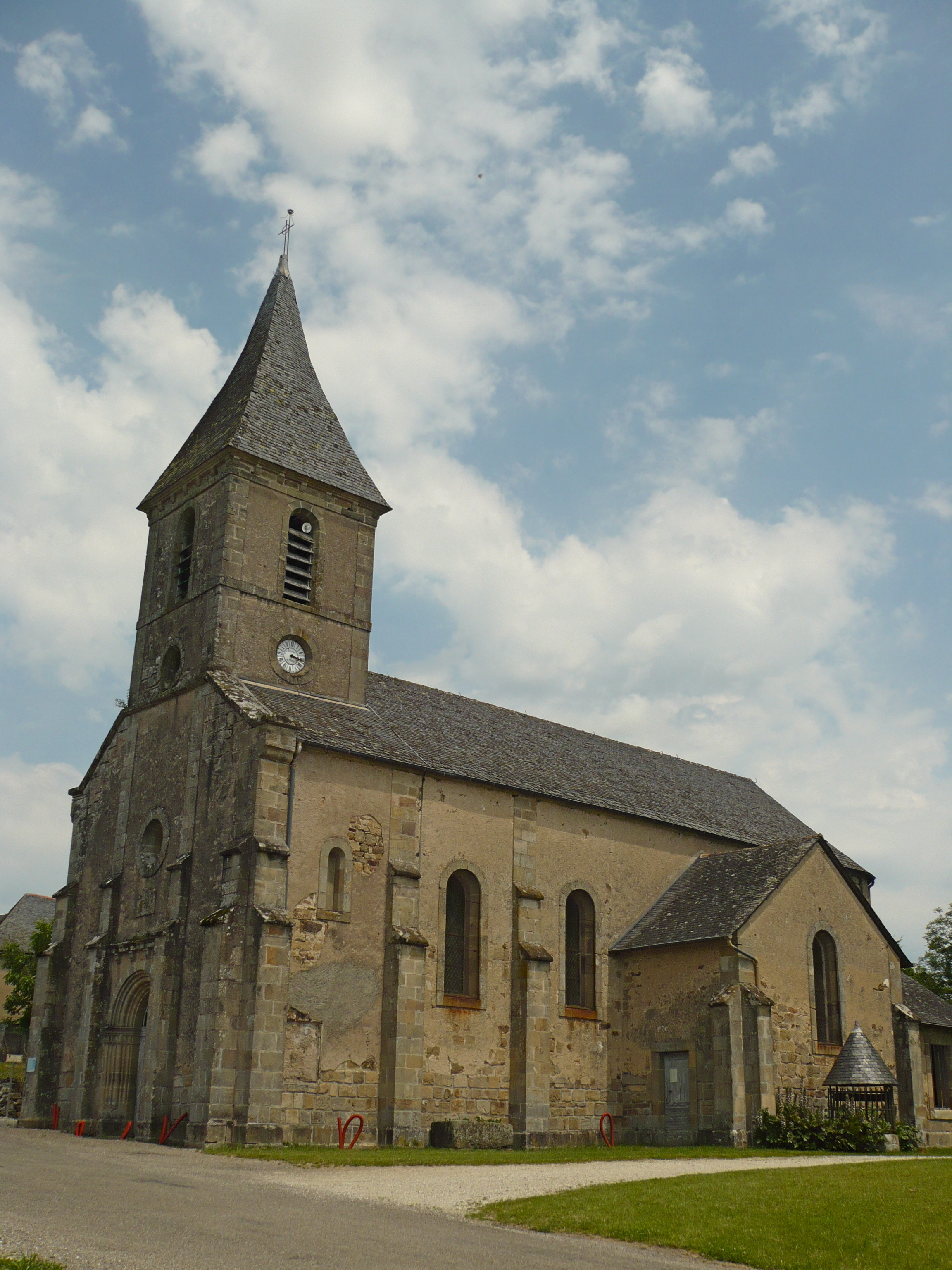 Photo à Lostanges (19500) Leglisefutconstruiteen1876al