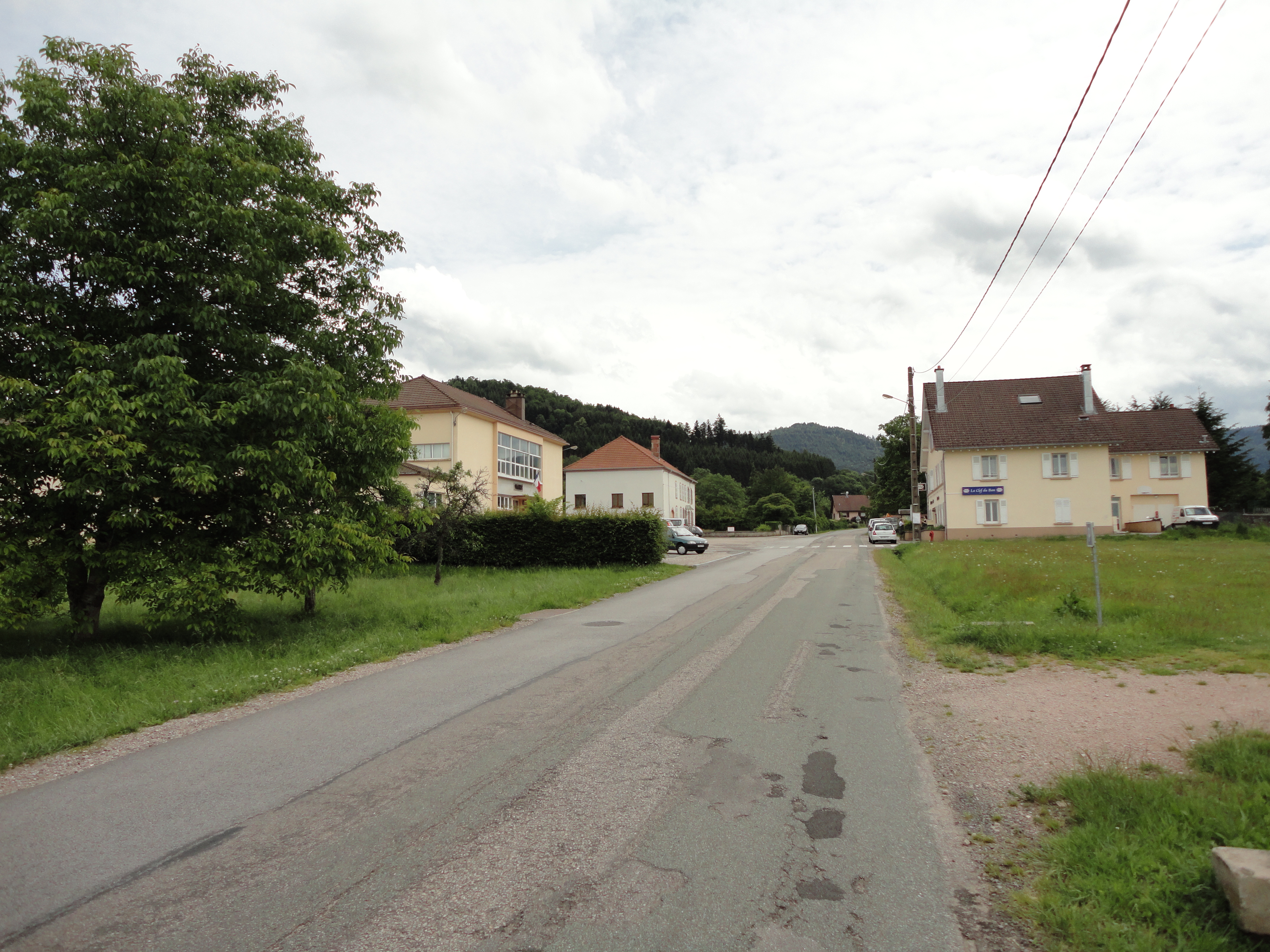 Photo à BansurMeurtheClefcy (88230) Vue du centre Mairie et ancien