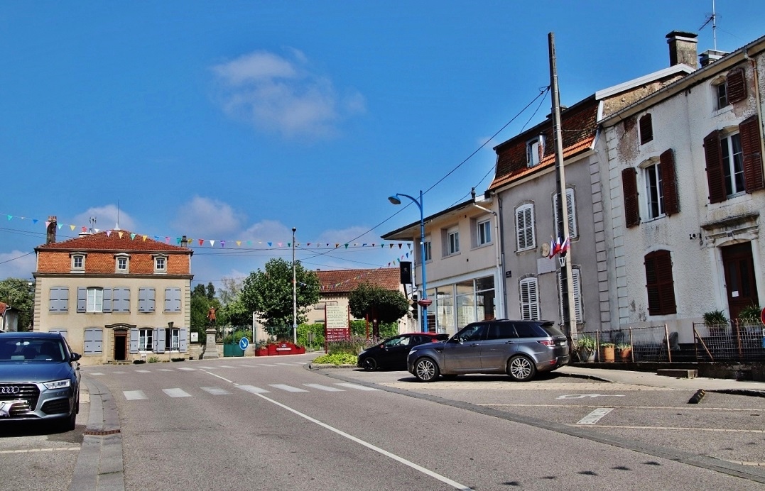 Photo à Darney (88260) La Commune Darney, 435159