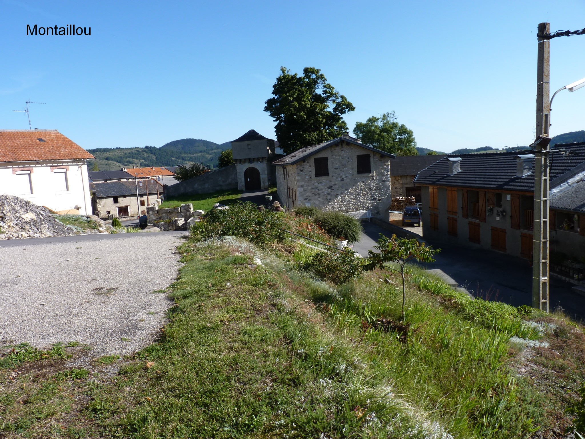 Photo à Montaillou (09110) Crédit André Pommiès Montaillou