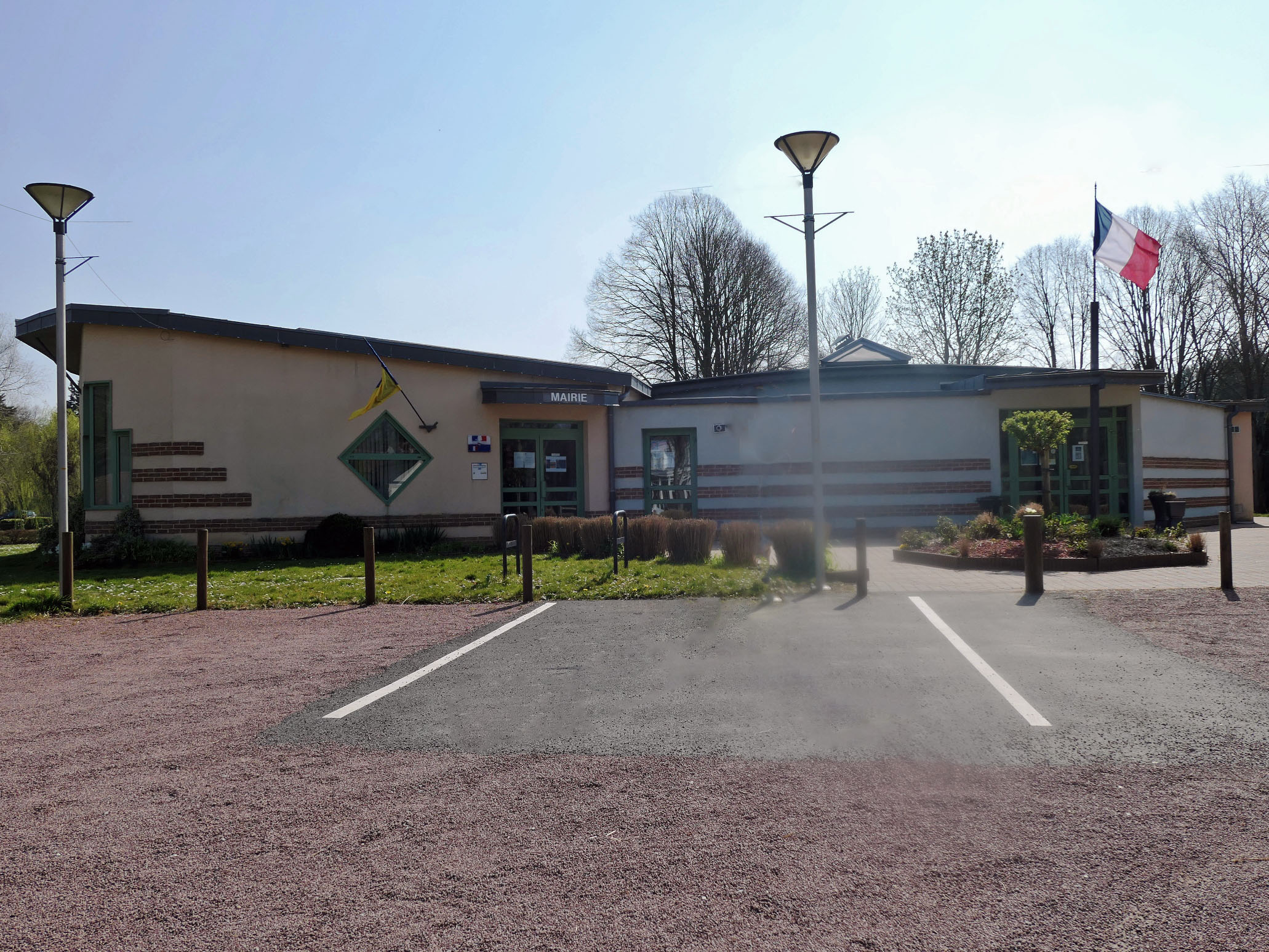 Photo à GrandLaviers (80132) La mairie GrandLaviers, 425913