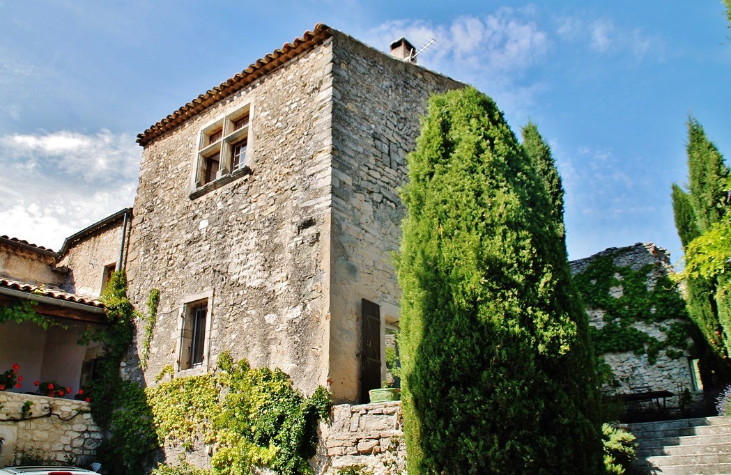 Photo à Le Pègue (26770) Le Village Le Pègue, 283475