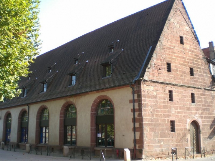 Chapelle saint-Georges et halle aux blés du 14eme siècle - Bouxwiller