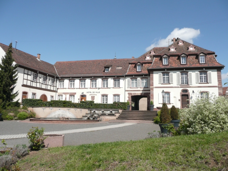 Hotel de ville vue depuis la rue du Général De Gaulle - Marlenheim