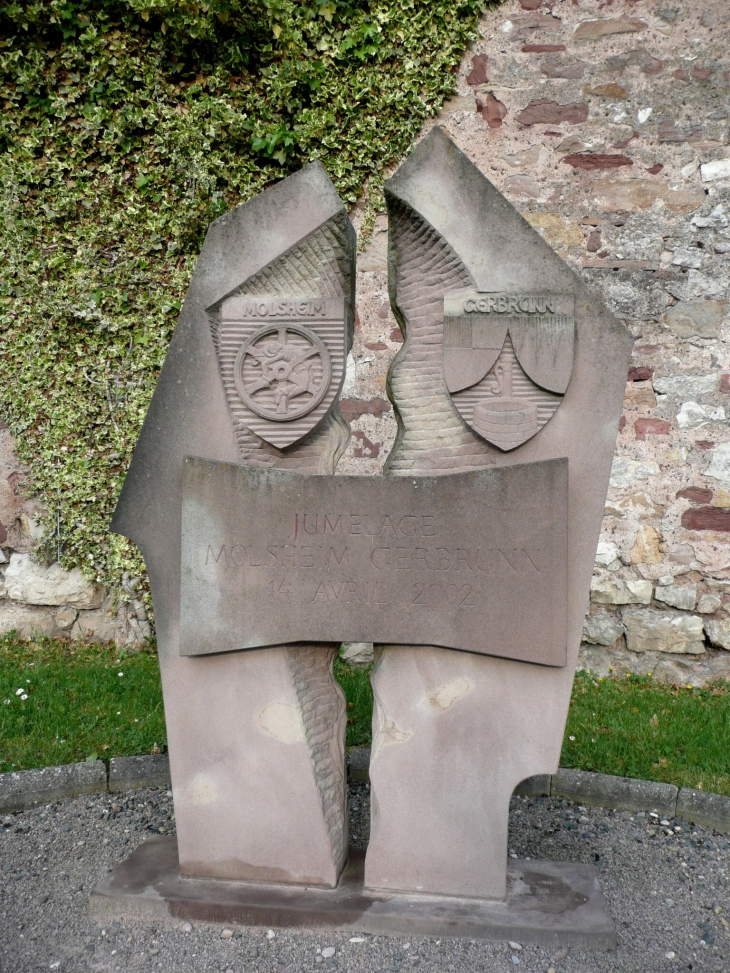 Stèle du jumelage Mosheim et Gerbrunn rue du général De Gaulle - Molsheim