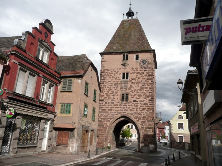 Porte du Bas -XIV e- XVI e siècle - vue côté ville - Mutzig