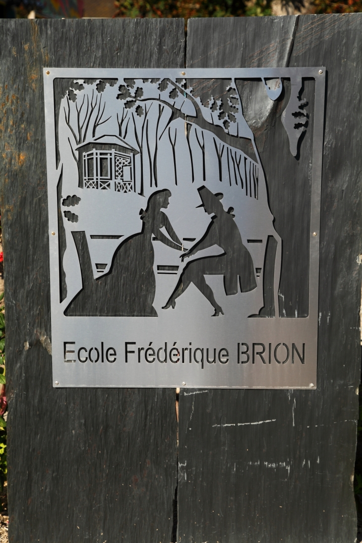 Plaque du groupe scolaire frederique brion - Sessenheim