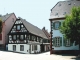 Place du marché avec musée (maison du Kochersberg) et maison du tourisme