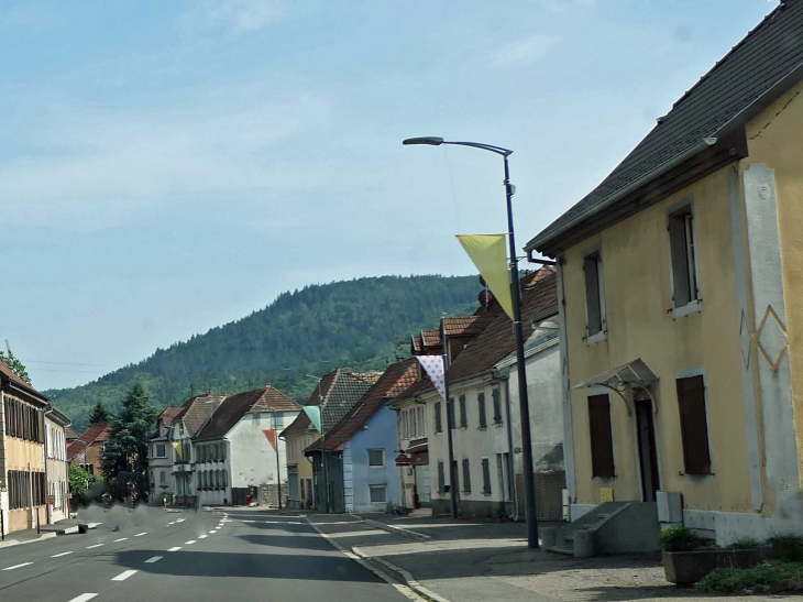 La rue principale - Bitschwiller-lès-Thann
