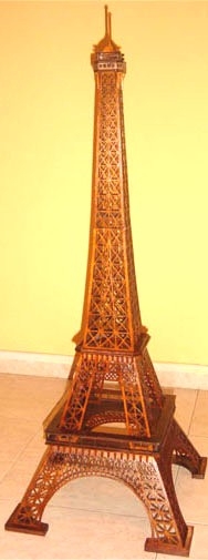 Tour Eiffel chantouré en bois, offert à l'école puis pris par les Allemands en 1939 45 - Diefmatten