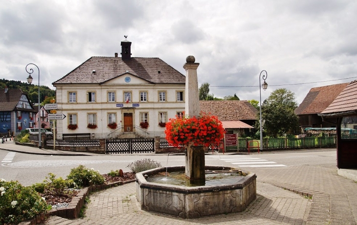La Mairie et la Fontaine - Durlinsdorf