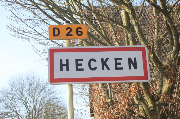 Panneau d'agglomération du village sur la route de Gildwiller - Hecken