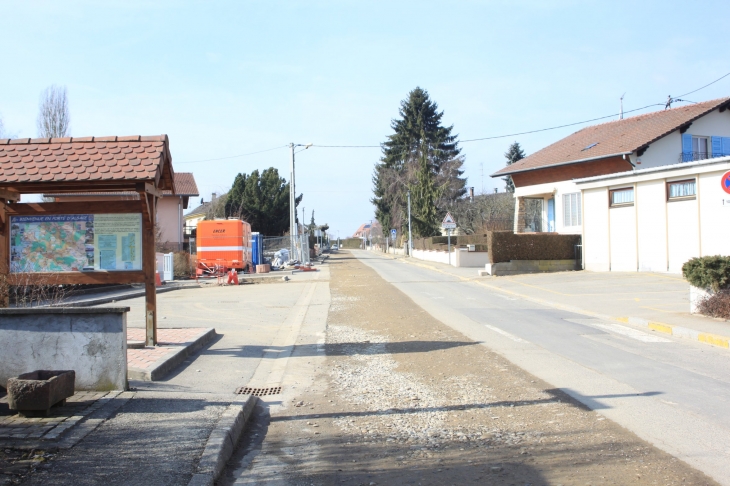 La rue de l'Ecole vue de la Mairie - Hecken
